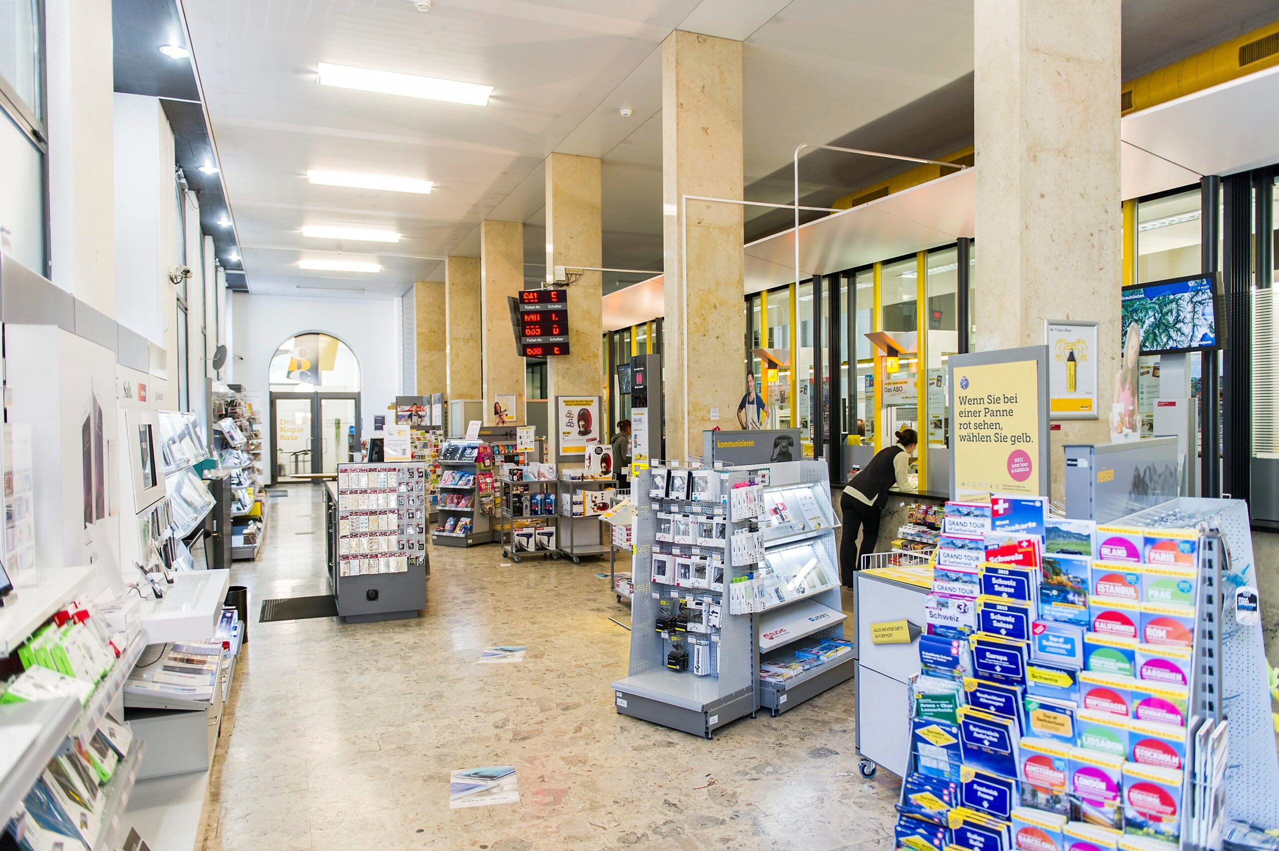 Schalterhalle-Post-Chur-scaled